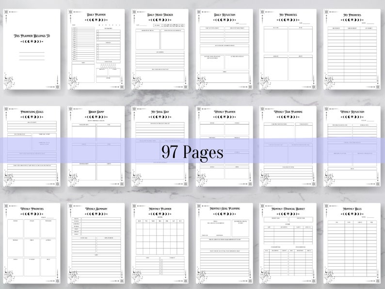 Op de afbeelding: Een set van 97 printbare plannerpagina's met een hemels thema. De pagina's bevatten een verscheidenheid aan lay-outs voor dagelijkse, wekelijkse en maandelijkse planning, evenals doelstelling en financi&euml;le tracking. De pagina's zijn versierd met maanfasen, sterren en andere hemelse afbeeldingen.