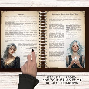 Puede incluir: Dos p&aacute;ginas de un libro con tapas de cuero marr&oacute;n y encuadernaci&oacute;n en espiral. La p&aacute;gina izquierda tiene un dibujo de una mujer con cabello blanco y un vestido oscuro. La p&aacute;gina derecha tiene texto sobre la importancia de la protecci&oacute;n en el trabajo energ&eacute;tico. El texto incluye encabezados para "Razones clave para la protecci&oacute;n", "M&eacute;todos comunes de protecci&oacute;n" y "Defensa contra ataques ps&iacute;quicos". El texto tambi&eacute;n incluye un dibujo de una mujer con cabello blanco y un vestido blanco.