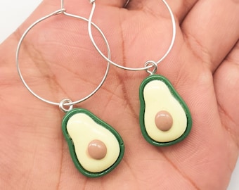 Lindos pendientes de aro de arcilla polimérica de aguacate, pendientes colgantes de aguacate, pendientes de aguacate, pendientes extravagantes de aguacate, pendientes de comida, joyería de comida