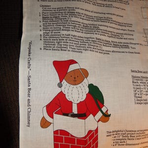 VIP Cranston Keepsake Crafts ~ Panel de tela con chimenea y oso de Papá Noel