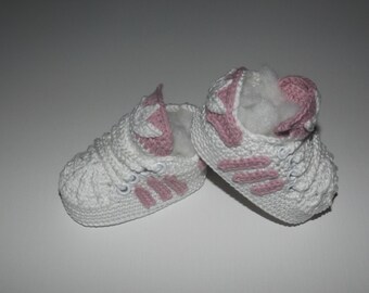 Chausson pour bébé chaussure de bébé basket  crocheter en  coton mercerisé  couleur  blanc et rose 0/3 mois et 3/6 mois