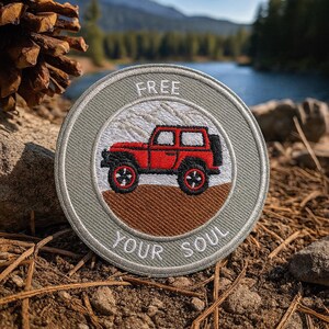 Free Your Soul パッチ/アイロン接着パッチ/刺繍入り縫い付けアップリケ ジャケット、バックパック、オフロードトレイルギフト/頑丈な4WD地形車両/アドベンチャー用