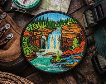 Écusson cascade/Écusson thermocollant/Cadeau pour amoureux de la nature montagnarde/Aventure en plein air/Applique à coudre pour vêtement Gilet/Veste sac à dos Chapeaux Équipement