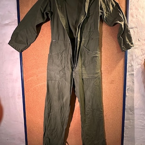 Vintage 1970 OG-107 Army Coveralls, Medium – Vietnam War Era Cotton Sateen Jumpsuit - Free Shipping USA (Ups Express, 2–5 Days, DDP Paid)