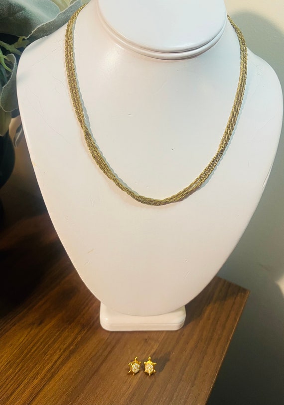 Avon multi strand gold tone necklace, Avon “precio