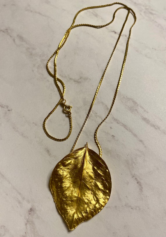 Trifari Leaf pendant necklace, Trifari Gold tone l