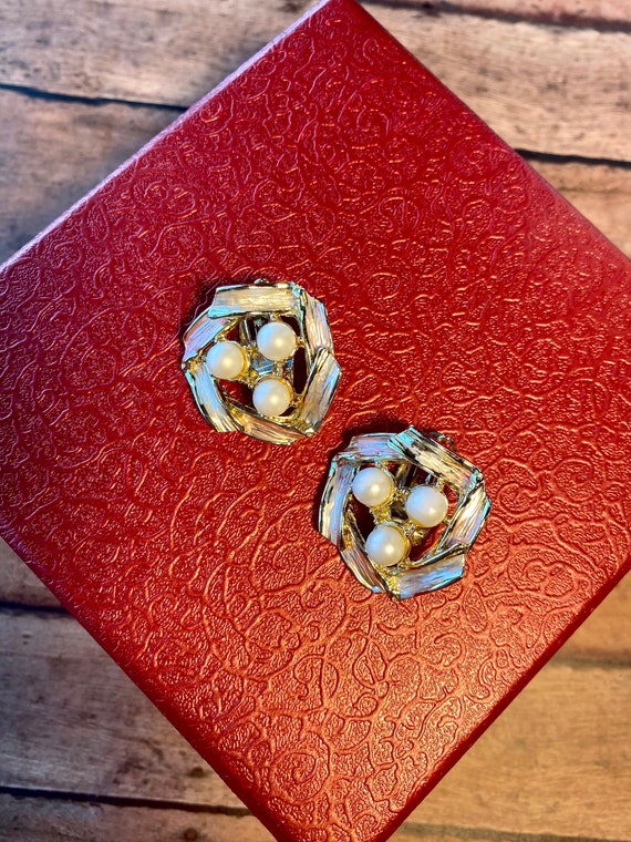 Vintage Judy Lee Pearl Clip On Earrings, signed J… - image 1