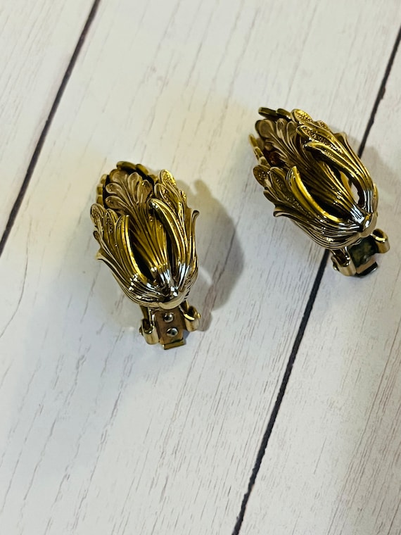 Gold tone Clip on earrings, Clustered leaf Gold To
