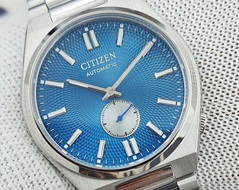 Zegarek automatyczny Citizen Tsuyosa 60 Small Second NK5010-51L – niebieska tarcza 40 mm | Szkło szafirowe | Stal nierdzewna | Nieużywany, bez pudełka i dokumentów