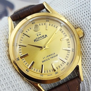 vintage Roamer Swiss made montre mécanique à remontage manuel pour homme cadran jaune, cornes incurvées 17 rubis plaqué or, cadeau remis à neuf pour lui 230-23