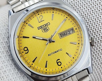 Vintage Seiko 5 Japan Automatik Herrenuhr | Gelbes Zifferblatt 17 Jewels Ausstellung zurück Jubiläumsarmband Refurbliert Geschenk für Ihn 400-08