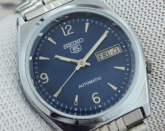 Vintage Seiko 5 Japan Automatic Men’s Watch | Blue Dial 17 Jewels Exhibition Back Jubilee Bracelet Refurbished Gift for Him 400-05