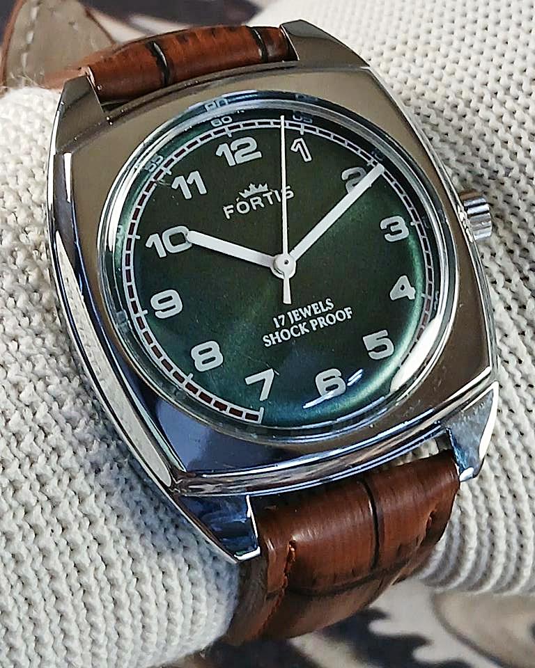 FORTIS ★オーバホール済★手巻き★機械式★スイス製★アンティーク★グリーン FORTIS ☆オーバホール済☆手巻き☆機械式☆スイス製☆アンティーク