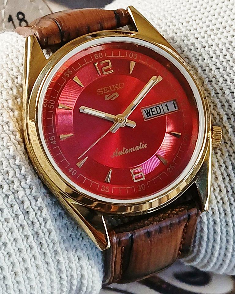 時計 SEIKO vintage watch New Old Stock 1995 Seiko Quartz vintage watch, 5P30-6A0B