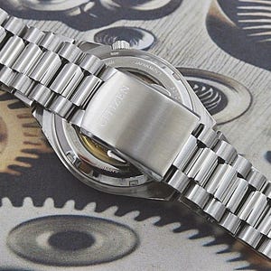 Orologio automatico Citizen Tsuyosa NJ0158-89Y – Quadrante Pantone Warm Sand da 40 mm / Vetro zaffiro / Acciaio inossidabile / Nuovo, senza scatola e documenti immagine 8