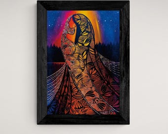 Puede incluir: Una pintura enmarcada de dos figuras en un estilo abstracto y colorido. Las figuras están delineadas en negro y rellenas de intrincados patrones. El fondo es un degradado vibrante de azul, morado y naranja.