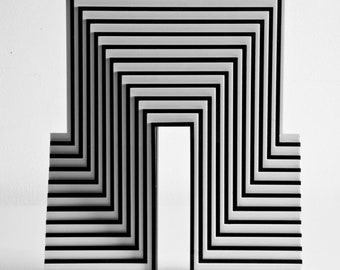 Luisa Russo limited edition scultura in plexiglas illusion optical living room op art home office kinetic art black and white moderno