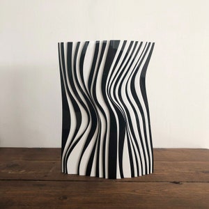 Limited Edition Sculpture in Plexiglass by Gio Schiano  Geometric - Minimalism - Illusion Contemporary - Constructivism - Concrete