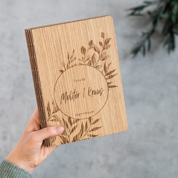 Stammbuch aus Holz mit Familienname | Familienstammbuch | Hochzeit Greenery | modernes Familienstammbuch | verschiedene Größen | Eukalyptus