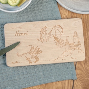 Brettchen, Frühstücksbrettchen Holz, personalisiert mit Name – Geschenkidee Geburtstag, Schultüte für Junge, Mädchen – Ritter, Drache & Burg