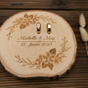 Ringkissen Holz Hochzeit personalisiert mit Namen Datum Baumscheibe graviert Holzscheibe personalisiert Trauringkissen Kirschblüte Bild 7