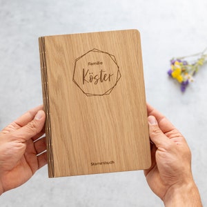 Stammbuch der Familie aus Holz, personalisiert mit Familienname – modernes Familienstammbuch für Hochzeit in A4, A5, Stammbuchformat