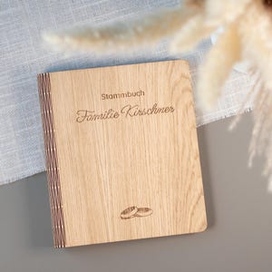 Stammbuch für Hochzeit aus Holz, personalisiert mit Familienname in A4, A5, Stammbuchformat –  modernes Familienstammbuch für Standesamt