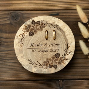 Ringkissen Holz Hochzeit personalisiert mit Namen Datum Baumscheibe graviert Holzscheibe personalisiert Trauringkissen Kirschblüte Bild 1