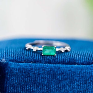 Dainty Emerald Ring, Green Emerald Engagement Rings, May Birthstone Ring, Vintage Emerald Stacking Rings For Women, Customize Ring Gift