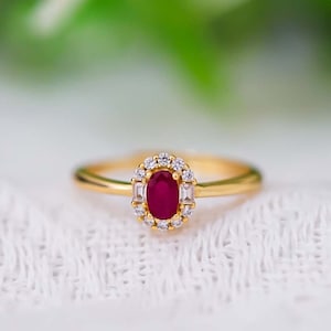 Natürlicher Rubin Ring: Handgemachte Goldband, Juli Geburtsstein, personalisierter Ring