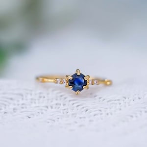 Natürlicher Saphir Ring, echter blauer Saphir Edelstein, 18K Gold Saphir Ring, September Birthstone Ring, zierliche Ringe für Frauen, Geschenk für sie