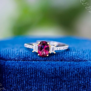 Rhodolite Garnet Ring, Genuine Oval Garnet, January Birthstone Ring, Sterling Silver Ring, Dainty Ring, Gift for Mom Her Friend Sister