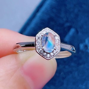 Zierliche Blauer Mondstein Sterling Silber Ring: Oval Cut CZ Akzente