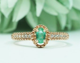 Anillo de esmeralda ovalada: plata de ley bañada en oro rosa de 18 quilates, piedra de nacimiento de mayo