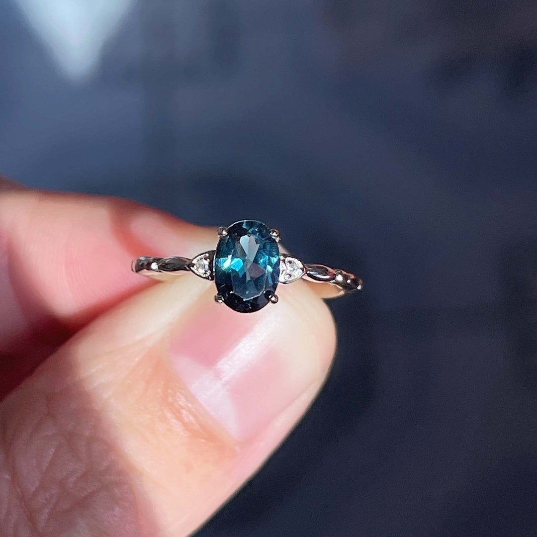 11月)ブルートパーズ ツイスト フラワー シルバーリング（指輪