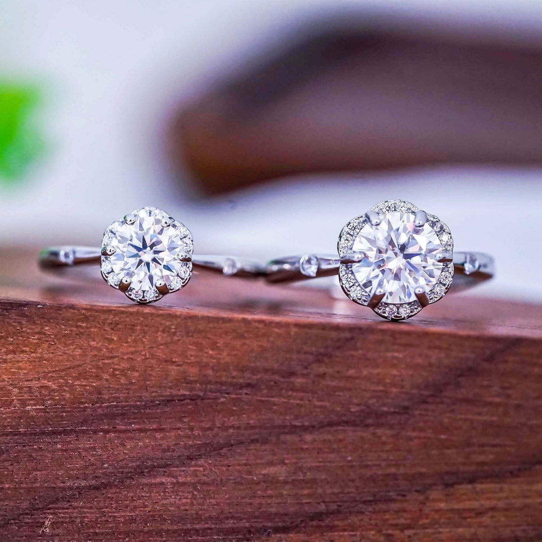 Moissanite Halo Promise Ring: 1ct/2ct Sterling Silver  display picture 1