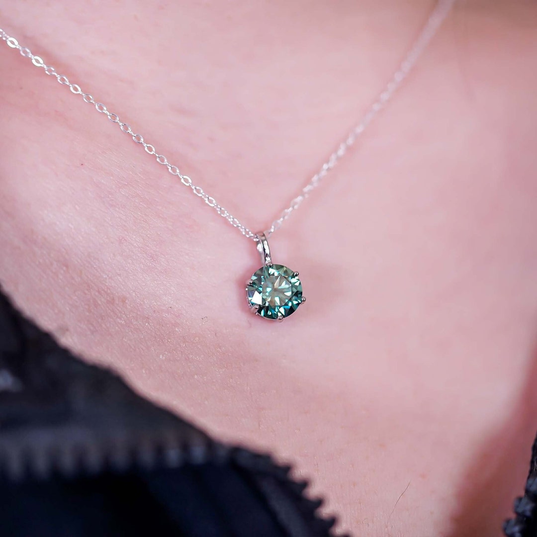 LUX FINE JEWELRY | Lunar Brilliant Cut VVSI Pendant Necklace