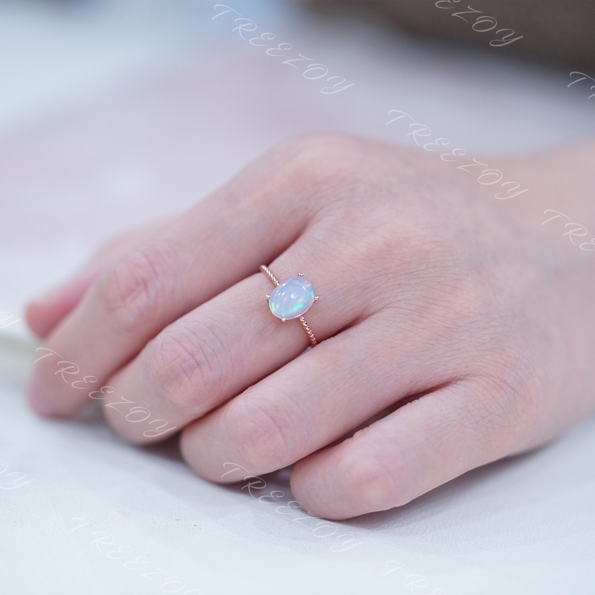 繊細なオパールリング：ハンドメイドのローズゴールドスターリング