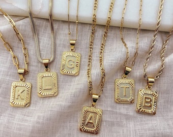 18K GOLD FILLED Initial Halskette, Quadratische Initial Halskette, Gold Rechteck Initial, Gold Medaillon, Anlauffreier Wasserdichter Schmuck