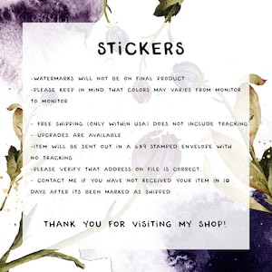 Op de afbeelding: Een digitale illustratie van aquarelbloemen met een wit tekstvak dat "STICKERS" zegt en informatie bevat over verzending, upgrades en tracking. De tekst zegt ook "BEDANKT VOOR JE BEZOEK AAN MIJN WINKEL!"