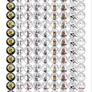 Op de afbeelding: Een set van 64 ronde stickers met personages uit The Nightmare Before Christmas. De stickers zijn wit met zwarte contouren en bevatten verschillende personages uit de film, waaronder Jack Skellington, Sally en Oogie Boogie. De stickers zeggen "Bedankt voor je komst!" in zwarte tekst.