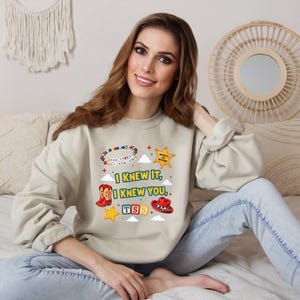TS5 I Knew It I knew You Friendship Cozy tee and sweater afbeelding 6
