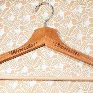 Customizable star hanger