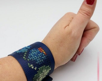 Cuff bracelet to embroider in cross stitch