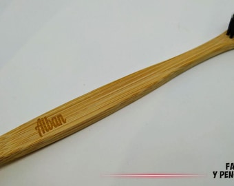 Brosse à dents en bambou à votre nom ou surnom.