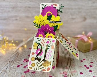 Tarjeta de cumpleaños desplegable para el 21.º aniversario, un recuerdo colorido y lujoso hecho a mano, en rosa y amarillo 3D.