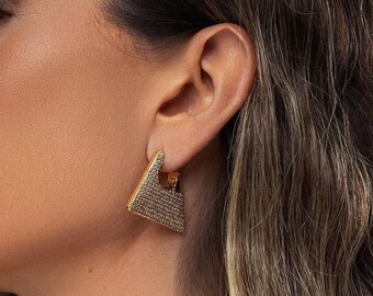 Pendientes de aro geométricos con diamantes pavé de oro