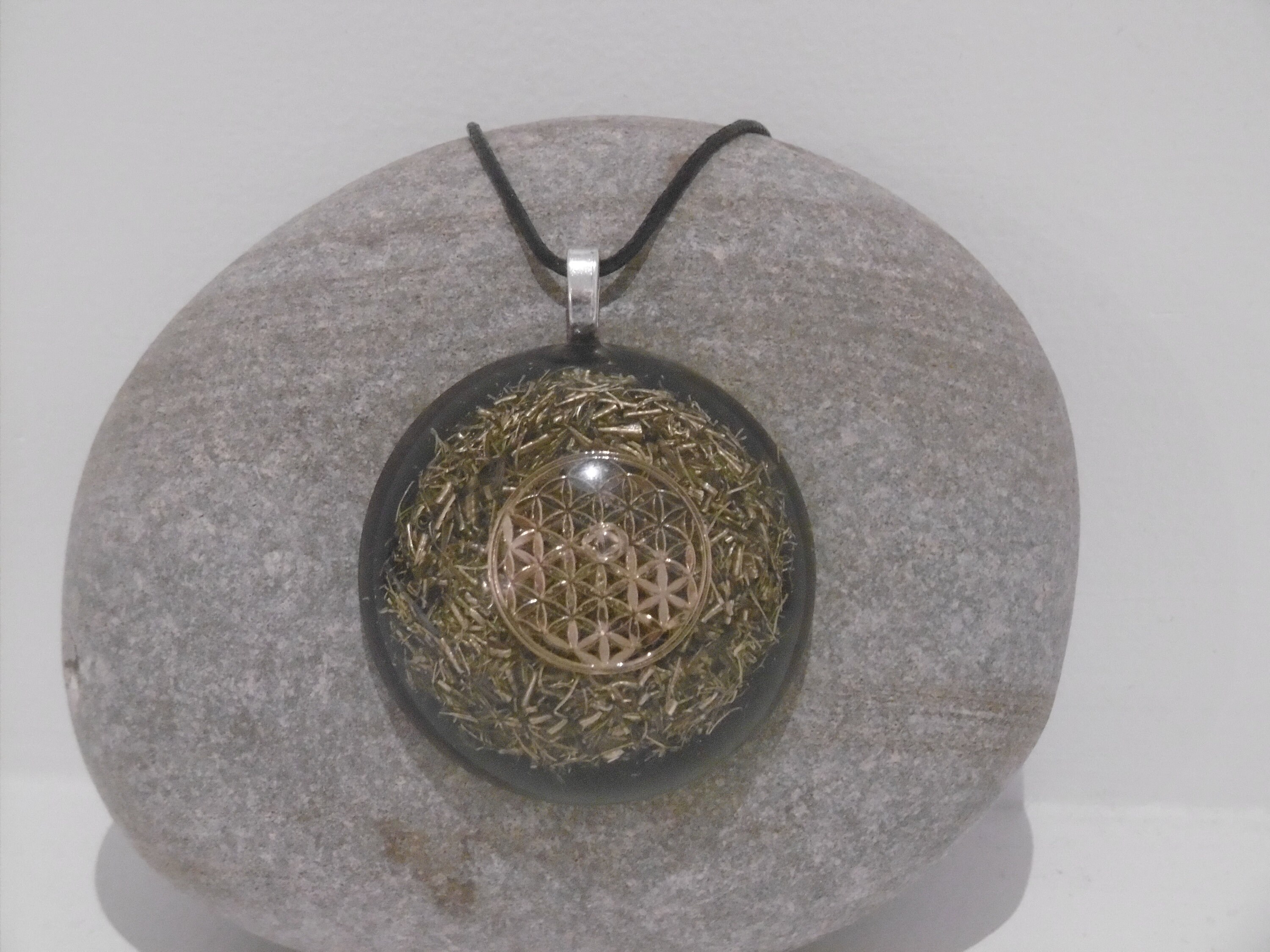Pendentif Orgonite Fleur de Vie