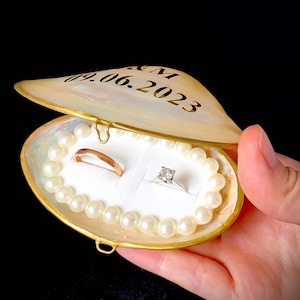 Personalized Wedding Ring Box Proposal,2 Slots Wedding Jewellry Box, Ring Bearer for Beach Wedding,Custom Vintage Clamshell with Ring Pillow