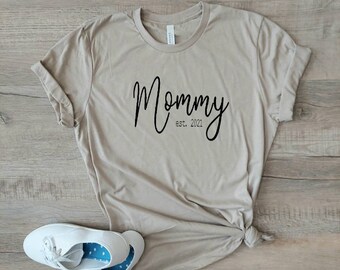 Mommy Shirt - Gift for New Mom - Mom To Be Gift -  Mothers Day Gift - Gift for Baby Shower - Mothers Day Shirt -  Cute Shirt for Women